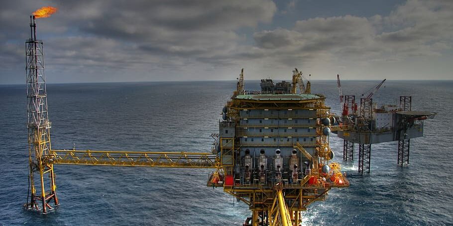 rig-oil-industry-work-sea